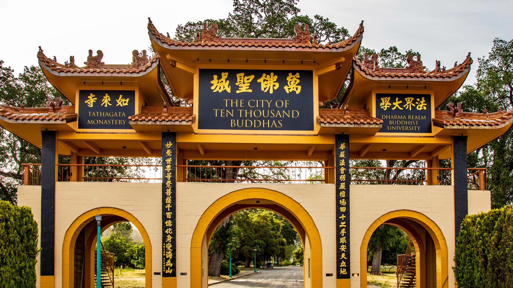 The City of Ten Thousand Buddhas is a dharma community in California, which was founded by Chan Master Hsuan Hua in 1974.