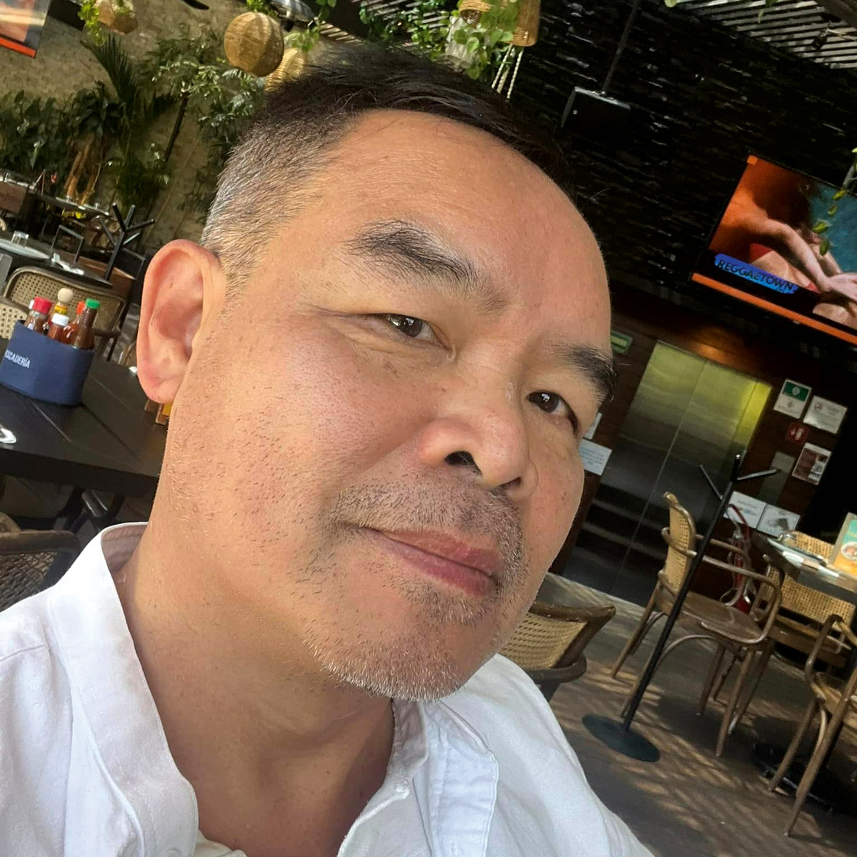 Portrait of author Andrew Lam.